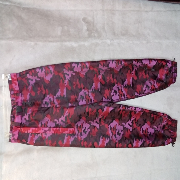 h:ours Joggers Camouflage Pink Red black. Size Medium. - Picture 5 of 14